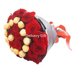 Розы с конфетами от Delivery Gift.