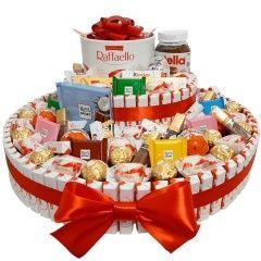 Торт из киндеров и шоколада от Delivery Gift.