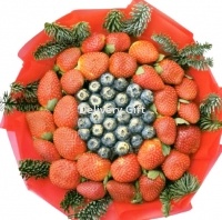 Букет из ягод на Новый год от Delivery Gift.