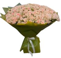 Букет кремовых кустовых роз от Delivery Gift.