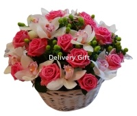 Композиция из орхидей и роз от Delivery Gift.