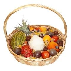 Фруктовая корзина с арбузом от Delivery Gift.